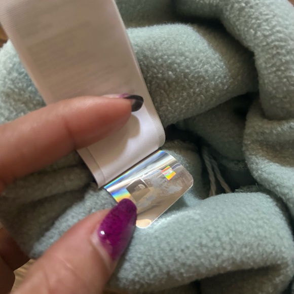 The North Face Logo Chevron Pom Beanie | North Face Beanie | Winter Accessories - Picture 8 of 9